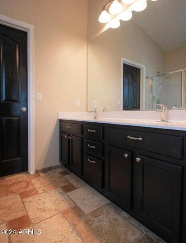 Building Photo - 3146 E Kingbird Pl