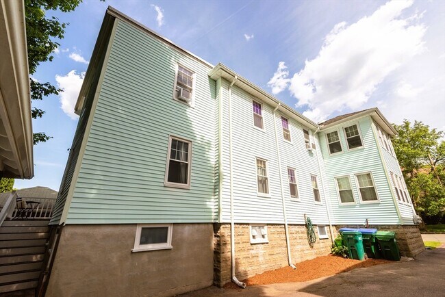 Building Photo - 60 Clewley Rd