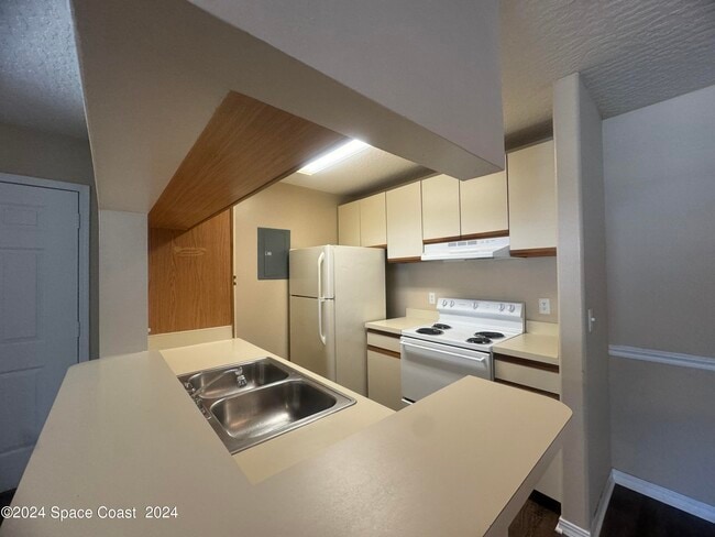 Building Photo - 7667 N Wickham Rd