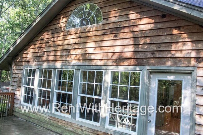 Building Photo - Charming Rustic Cabin Home on 2 Acres / Na...