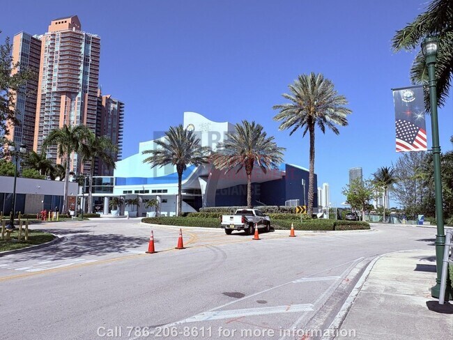 Building Photo - Modern 2BR/2BA Condo in Aventura – Furnish...