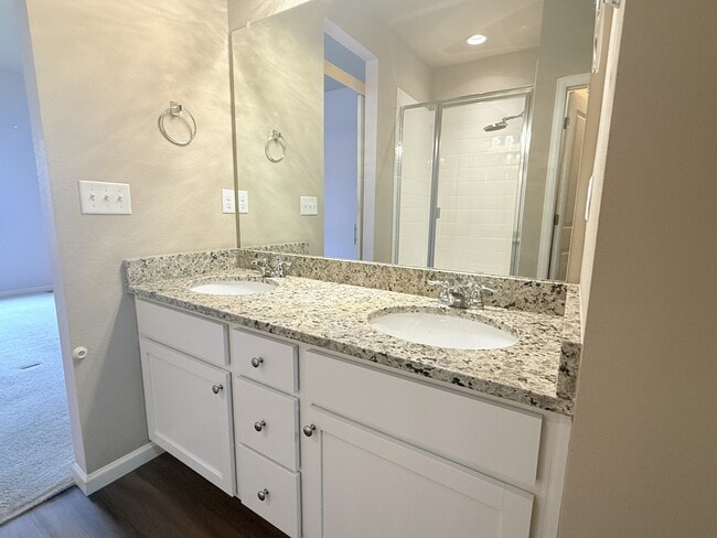 Building Photo - 257 Vela Pl