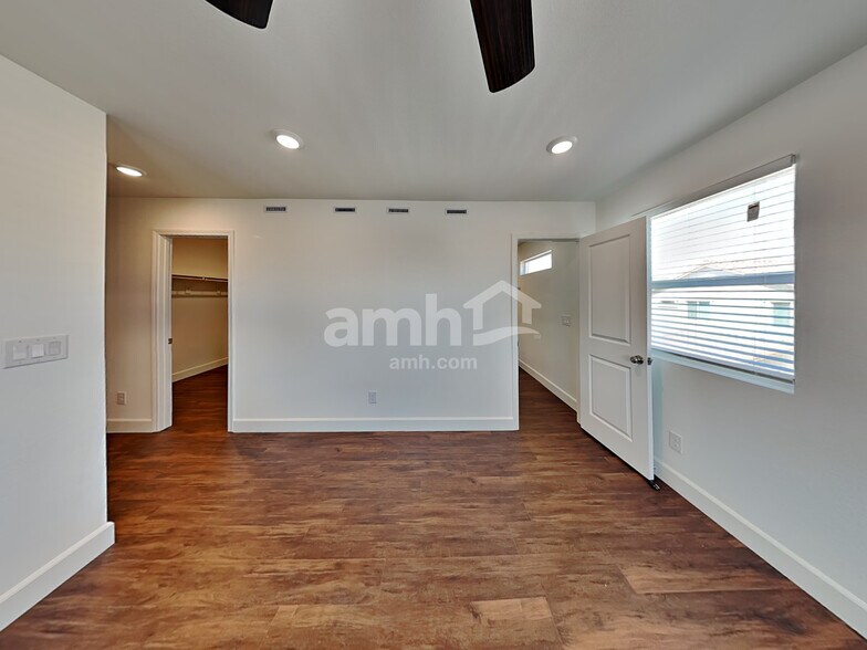 Building Photo - 10436 Bee Balm St