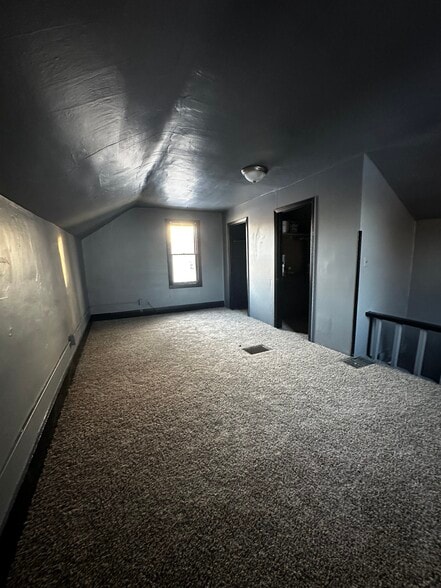 Building Photo - 305 S Western Ave