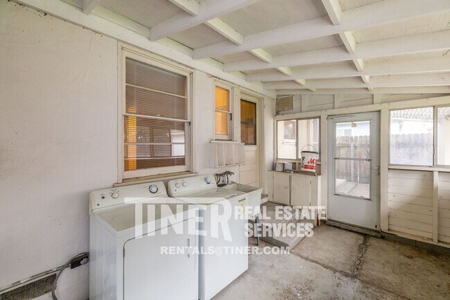 Building Photo - Tahoe Park Charmer with remodeled kitchen