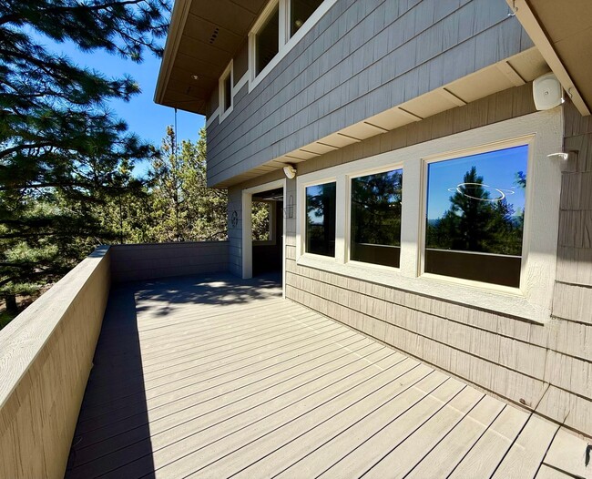 Building Photo - 4 Bedroom Home in Awbrey Butte Neighborhood – Unfurnished, Short Lease