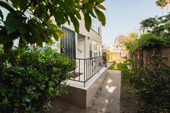 Interior Photo - Cozy 1 & 2 bedroom in Beverlywood
