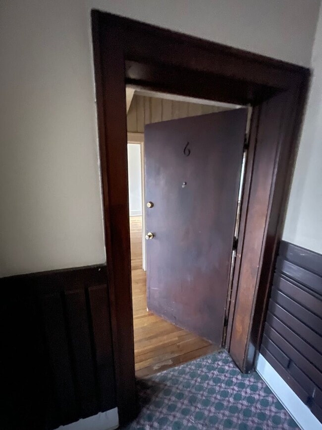 Building Photo - 2 BEDROOM LOCATED IN THE HEART OF THE ART DISTRICT!