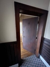 Building Photo - 2 BEDROOM LOCATED IN THE HEART OF THE ART DISTRICT!