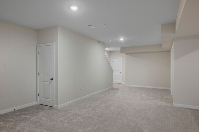 Building Photo - Brand New - 4Bed, 2.5Bath Townhouse in Pot...