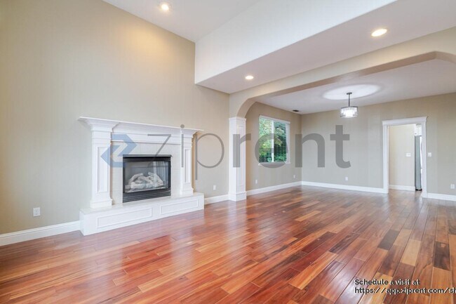 Building Photo - 4042 Plateau Cir