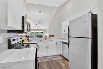 Building Photo - 209 Robin Hood Cir