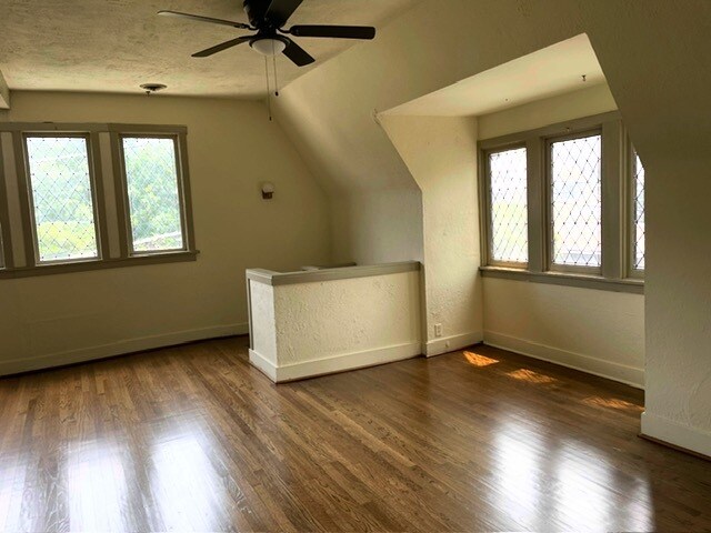 Building Photo - 325 Forest Ave