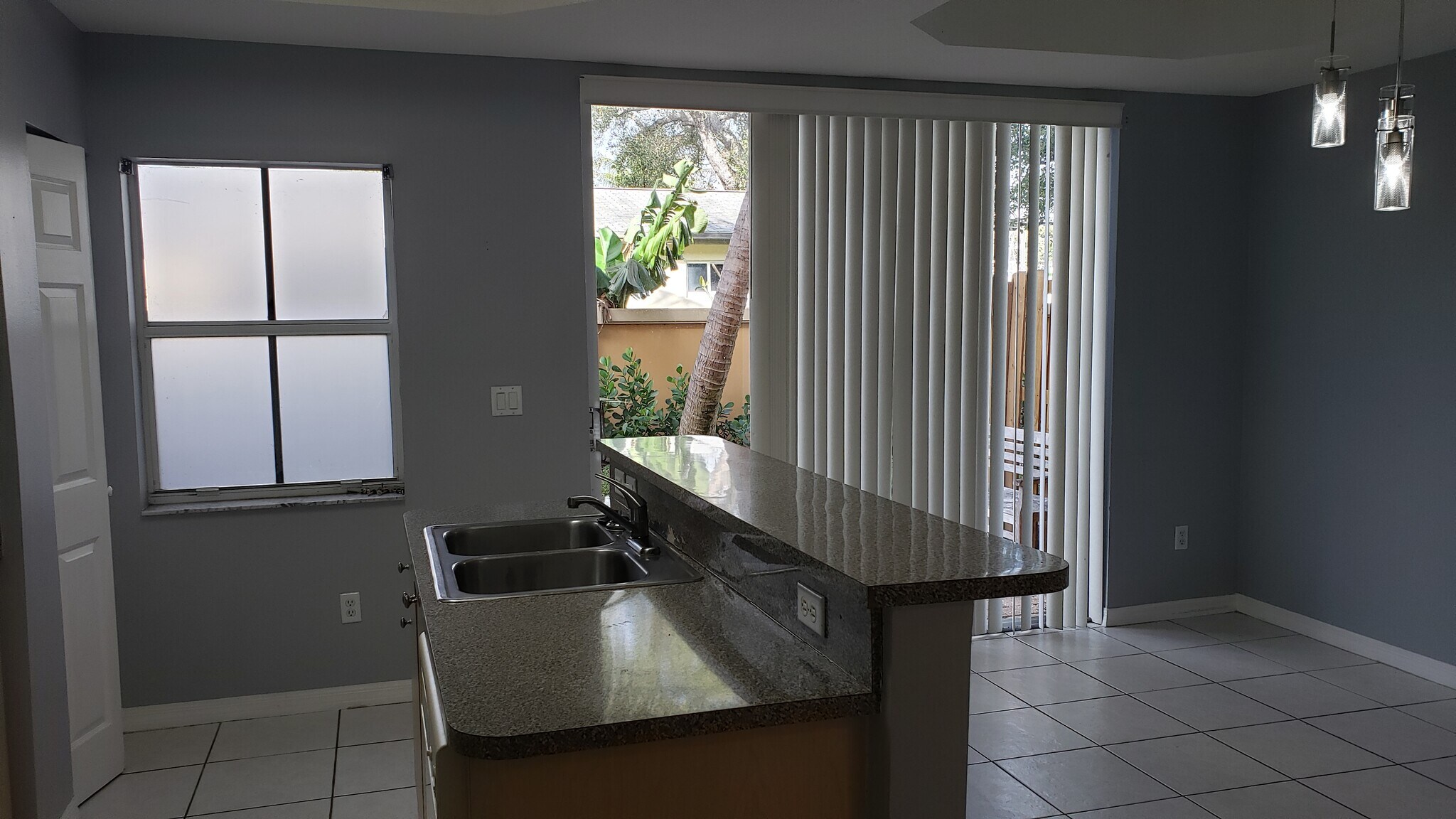 Building Photo - 4965 Leeward Ln