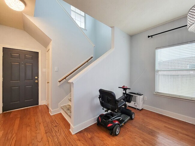 Building Photo - Welcome to this beautifully maintained home offering flexible living with 4/5 spacious bedrooms a...