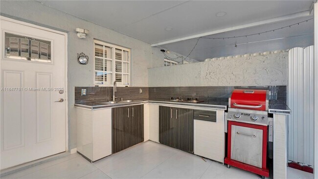 Building Photo - 2860 W 80th St