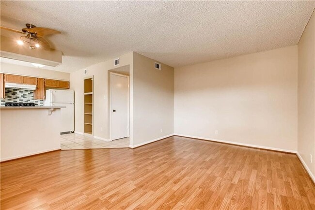 Building Photo - Central Austin Private Lifestyle!