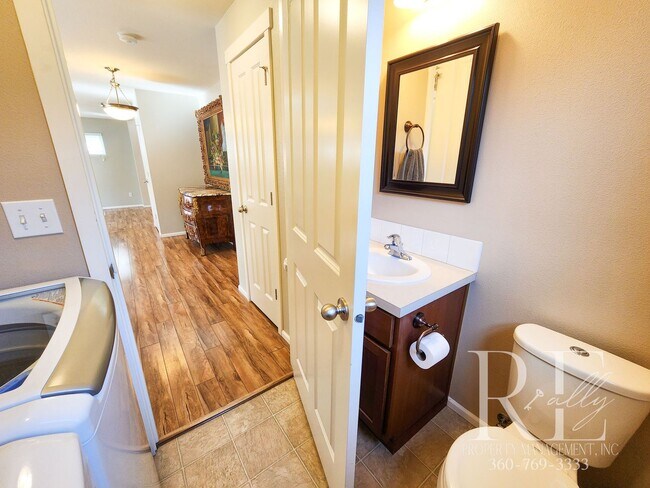 Building Photo - Spacious Silverdale Home with Large Fenced...