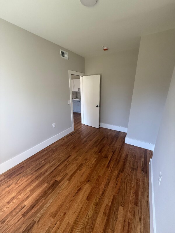 Building Photo - 515 W 7th St