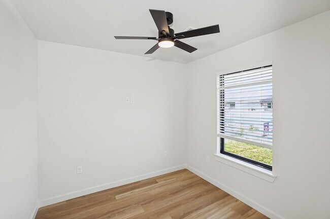 Building Photo - 8813 Oakleaf Ct