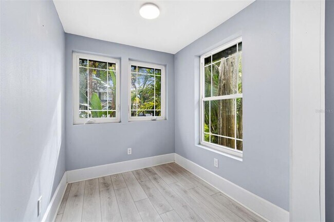 Building Photo - 313 23rd Ave N