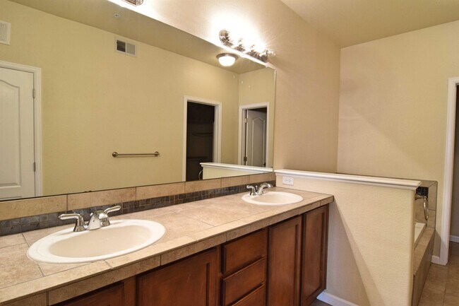 Building Photo - 6242 Kilmer Loop