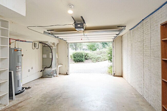 Building Photo - Pet-Friendly N. Albemarle Home With Fenced Yard
