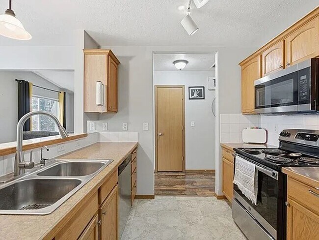 Building Photo - Charming 3 Bed, 1 Bath House in Airway Heights!