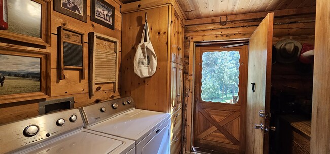 Building Photo - 6550 Lodgepole Trail