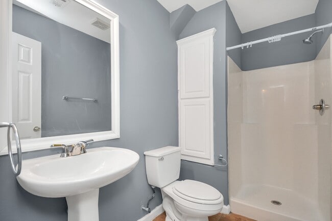 Building Photo - 11899 Algonquin Dr