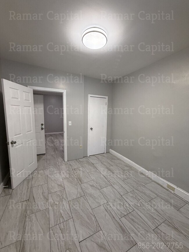 Building Photo - 714 Vine St