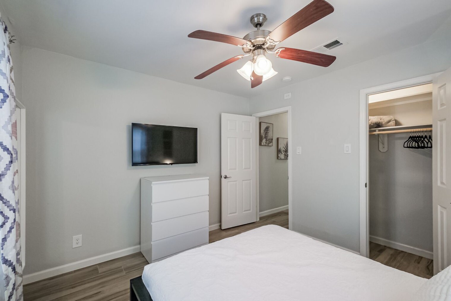 Building Photo - 1329 W 21st St