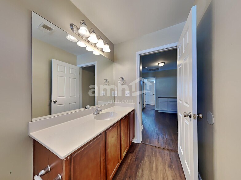 Building Photo - 400 Stoney Field Dr