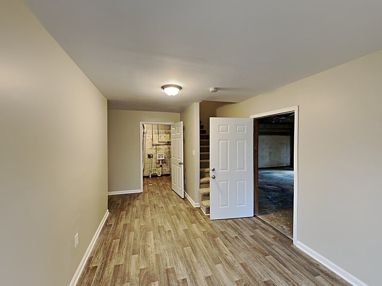 Building Photo - 401 Brookside Dr