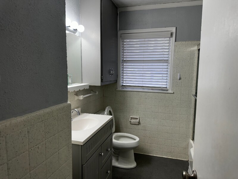 Building Photo - 1401 Springdale St