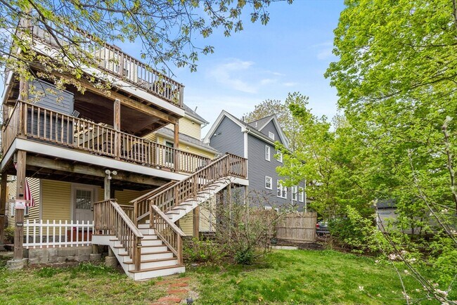 Building Photo - 592 Trapelo Rd