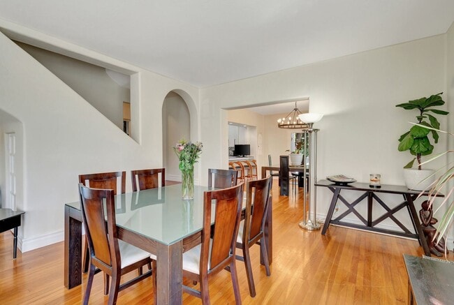 Building Photo - Luxury Bayside Living in Loma Portal with 5 bedrooms & 3 baths!