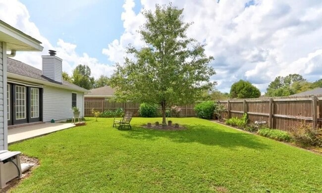 Building Photo - Charming 3 Bed / 2 Bath Home with Split Fl...
