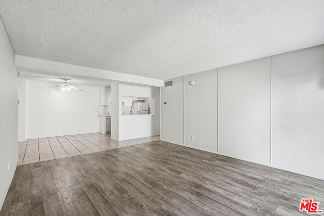 Building Photo - 5460 White Oak Ave