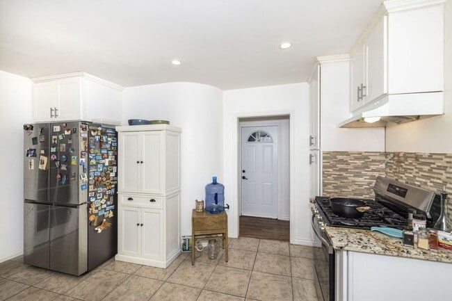 Building Photo - 3440 Oak Knoll Blvd