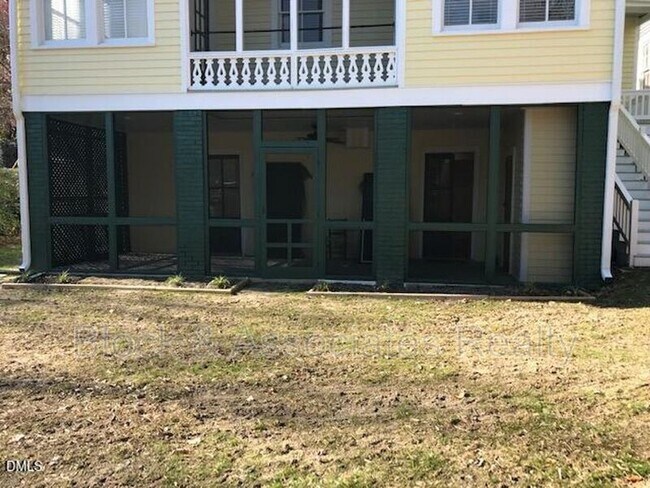 Building Photo - 309 E Lane St