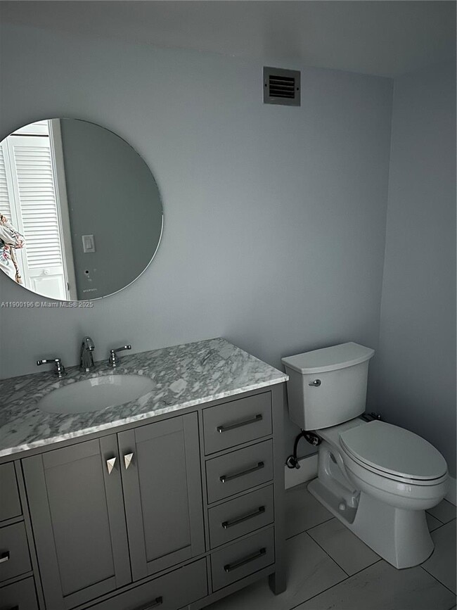 Building Photo - 6039 Collins Ave