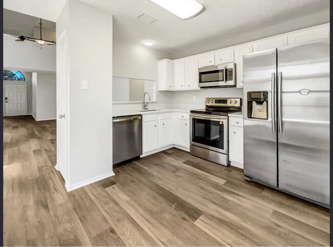 Building Photo - 6808 Driffield Cir E