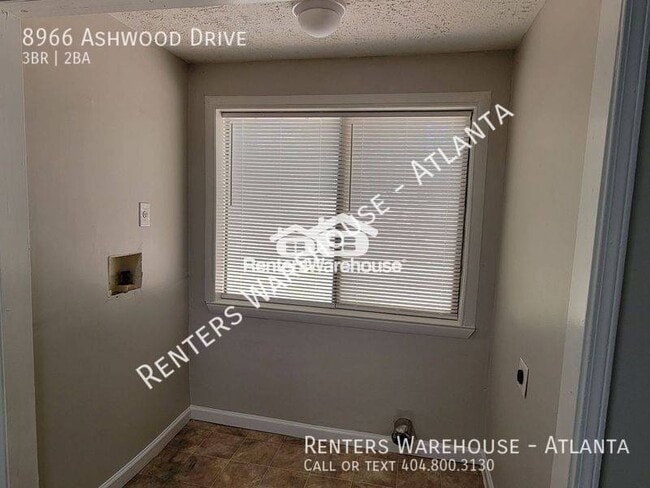Building Photo - 3 Bedroom Ranch floorplan on wooded lot in...