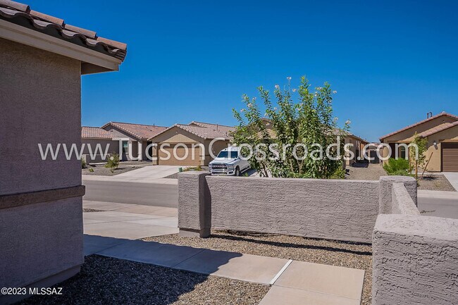 Building Photo - 10611 W Halsey Dr