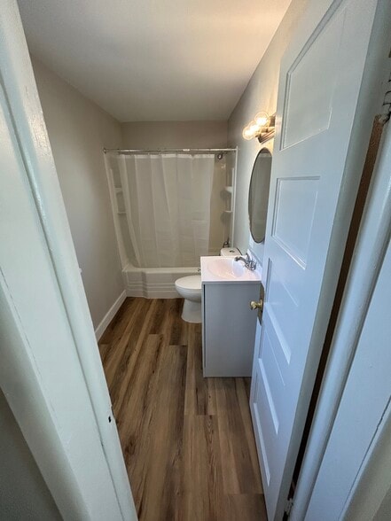 Building Photo - 611 S Hawthorne Ave