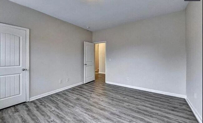 Building Photo - 5076 Apple Grove Rd NE
