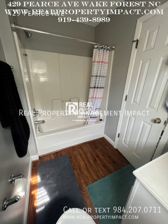 Building Photo - 429 Pearce Ave