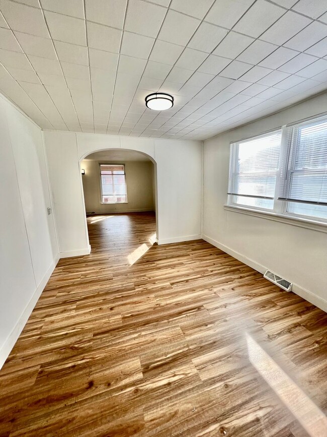 Building Photo - 4 Bedroom House in New Haven