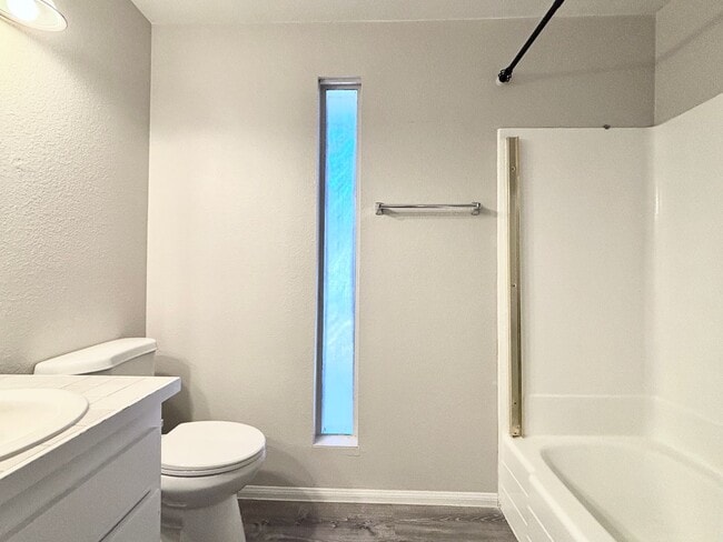 Building Photo - Loft-Style Townhouse for Rent!